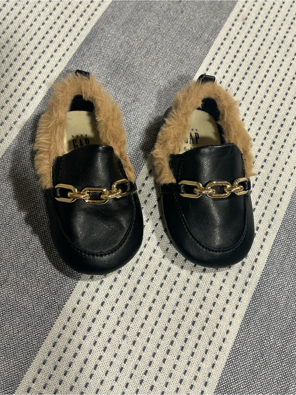 GAP Black Baby Loafers with Tan Fur and Gold Chain 6-12 mos